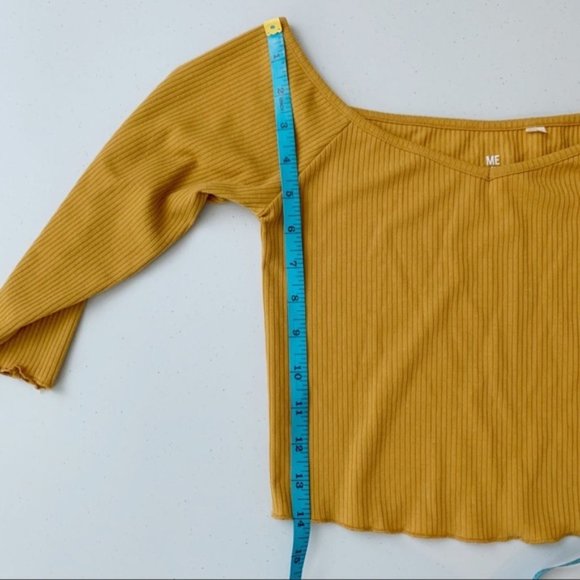 ME TO WE Off Shoulder Crop Top - Picture 8 of 8